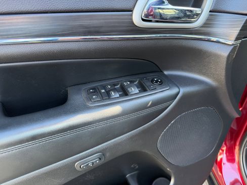 Used 2021 Jeep Grand Cherokee Limited image 24