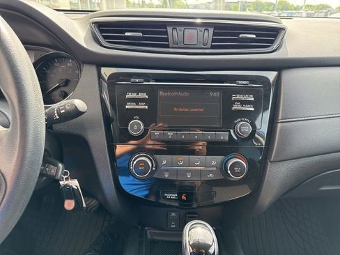 Used 2017 Nissan Rogue S AWD/4WD image 14