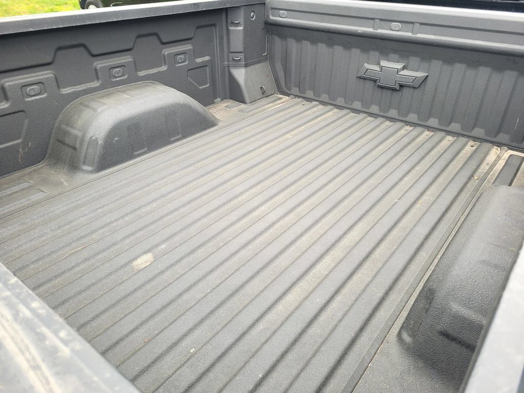 Used 2022 Chevrolet Silverado 1500 LT AWD/4WD image 7