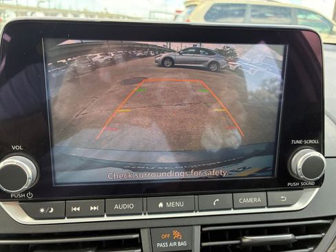 Used 2025 Nissan Altima 2.5 SV FWD image 19