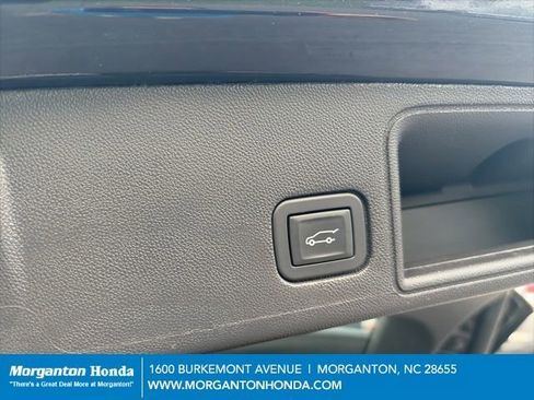 Used 2024 GMC Terrain SLT AWD/4WD image 29
