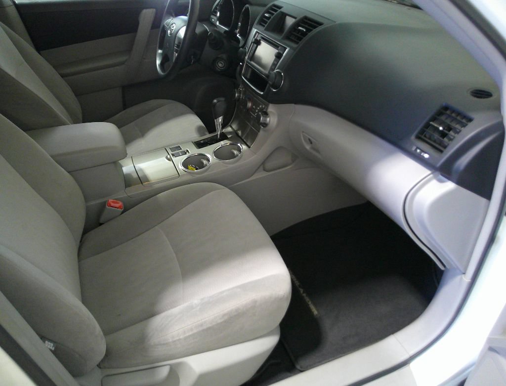 Used 2013 Toyota Highlander Plus FWD image 37