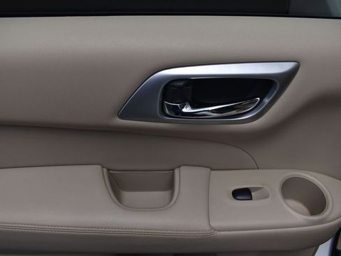 Used 2019 Nissan Pathfinder Platinum image 14