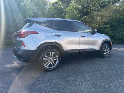 Used 2023 Kia Seltos LX AWD/4WD image 16