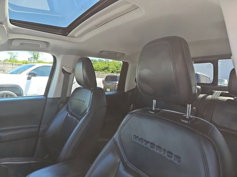 Used 2025 Ford Maverick Lariat w/ Black Appearance Package image 13