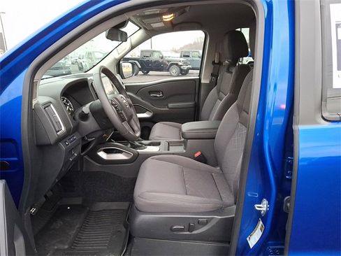 Used 2025 Nissan Frontier SV w/ SV Convenience Package image 16