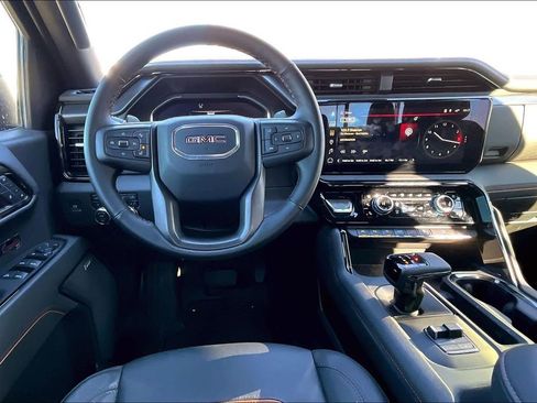 Used 2025 GMC Sierra 1500 AT4 w/ AT4 Premium Package AWD/4WD image 6