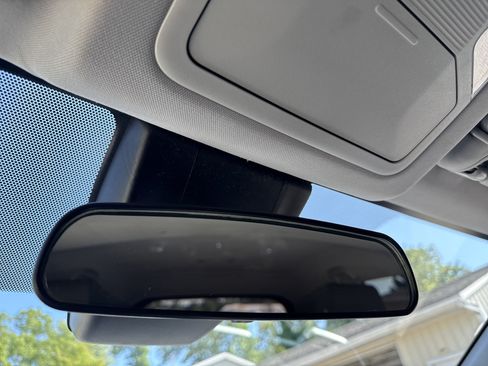 Used 2019 Toyota RAV4 LE AWD/4WD image 23