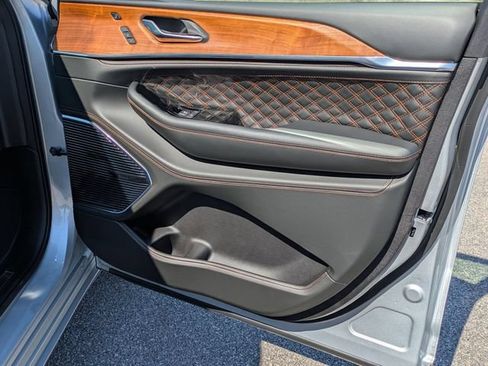 New 2024 Jeep Grand Cherokee Summit AWD/4WD image 34