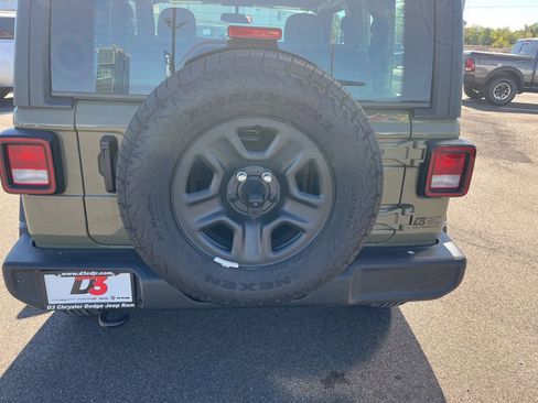 Used 2025 Jeep Wrangler Sport image 36