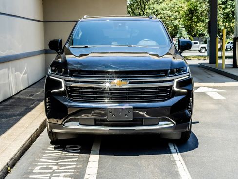 Used 2023 Chevrolet Suburban LT AWD/4WD image 2