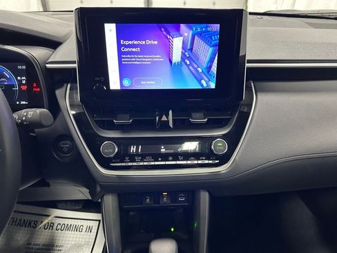 Used 2025 Toyota Corolla Cross XSE image 25