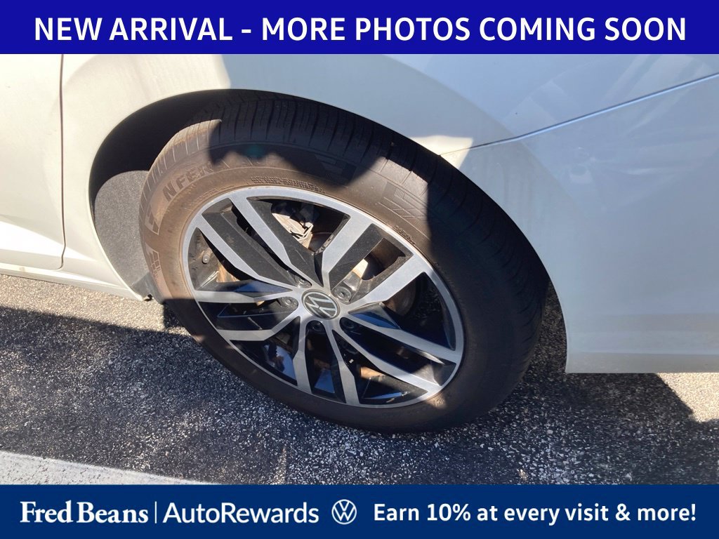 Used 2025 Volkswagen Jetta SE w/ Sunroof Package FWD image 7