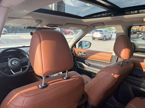 Used 2024 Nissan Pathfinder Platinum image 15