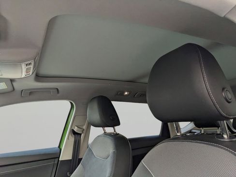 Certified 2025 Volkswagen Taos SE image 22