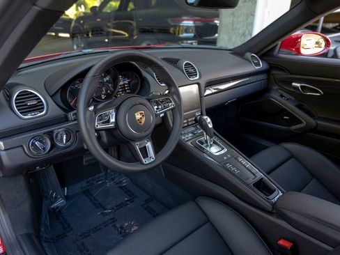 Certified 2025 Porsche 718 Cayman image 4