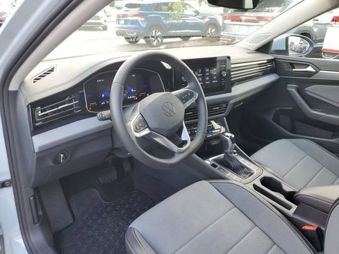 Certified 2025 Volkswagen Jetta SE FWD image 24