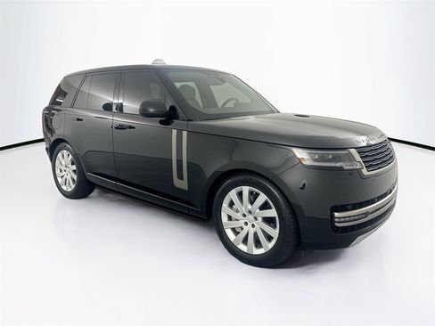 Certified 2025 Land Rover Range Rover SE image 3