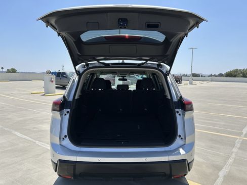Used 2024 Nissan Rogue S AWD/4WD image 19