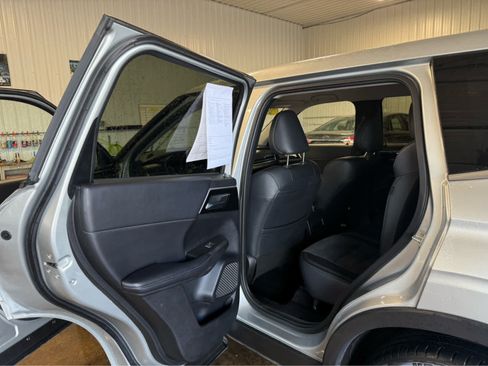 Used 2024 Mitsubishi Outlander SE AWD/4WD image 17