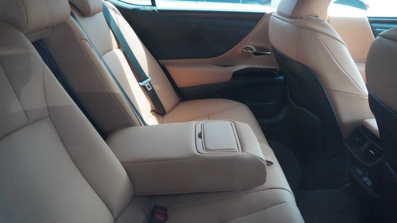 Used 2024 Lexus ES 350 w/ Premium Package FWD image 10