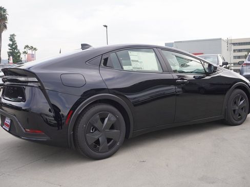 New 2026 Toyota Prius Plug-In Hybrid image 4