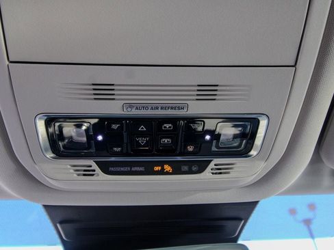 Used 2025 Lincoln Nautilus Reserve AWD/4WD image 29