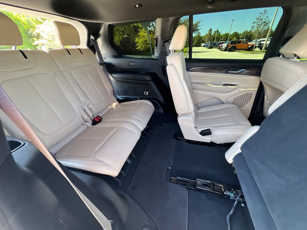 Used 2024 Jeep Grand Cherokee L Limited RWD image 23