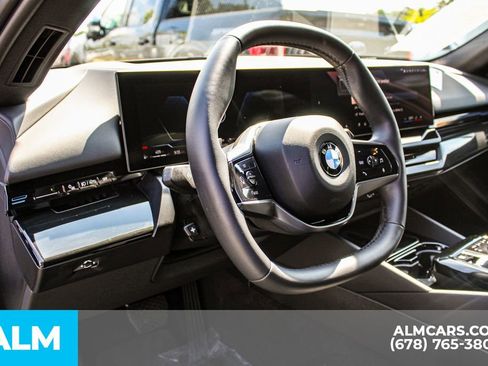 Used 2025 BMW 530i w/ Premium Package image 33