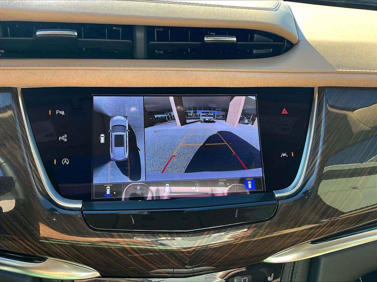 Used 2025 Cadillac XT6 Premium Luxury w/ Platinum Package FWD image 16