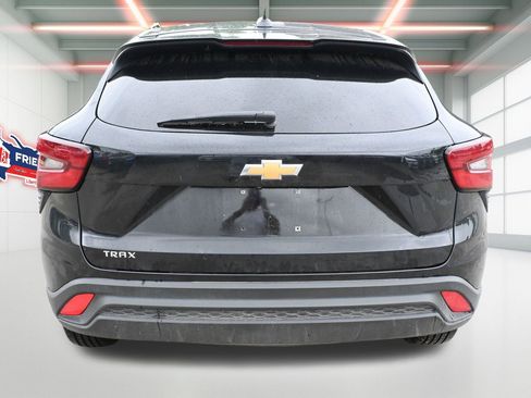Used 2024 Chevrolet Trax LS FWD image 33