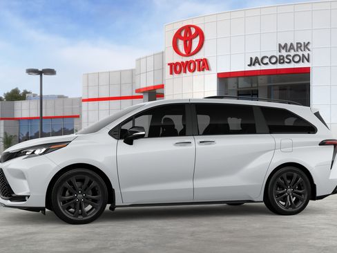 New 2026 Toyota Sienna XSE FWD image 3