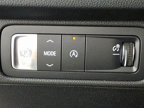 Used 2025 Chevrolet Traverse LT image 23