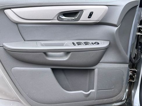 Used 2017 Chevrolet Traverse LS FWD image 14