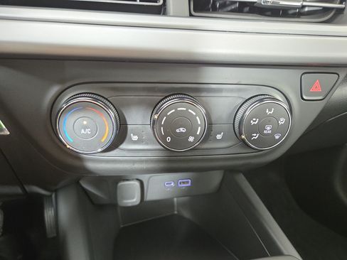 Certified 2024 Chevrolet Trax RS w/ Sunroof Package FWD image 25