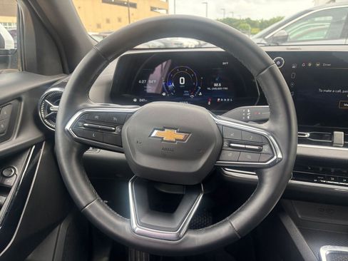 Used 2025 Chevrolet Equinox LT FWD image 28