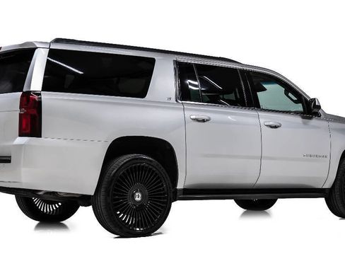 Used 2016 Chevrolet Suburban LT image 3