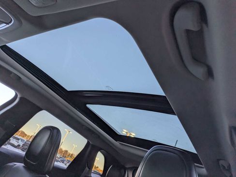 Used 2016 Jeep Cherokee Limited image 16