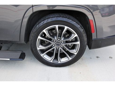 Used 2022 Jeep Grand Wagoneer Series III AWD/4WD image 30