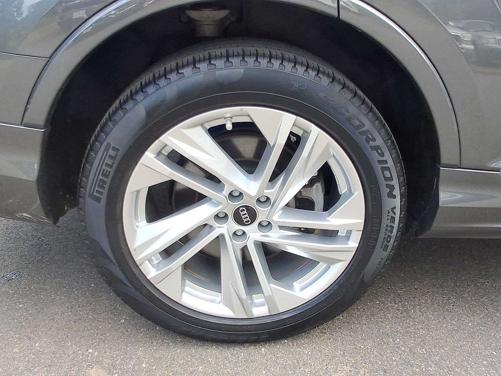 Used 2023 Audi Q7 3.0T Premium AWD/4WD image 33