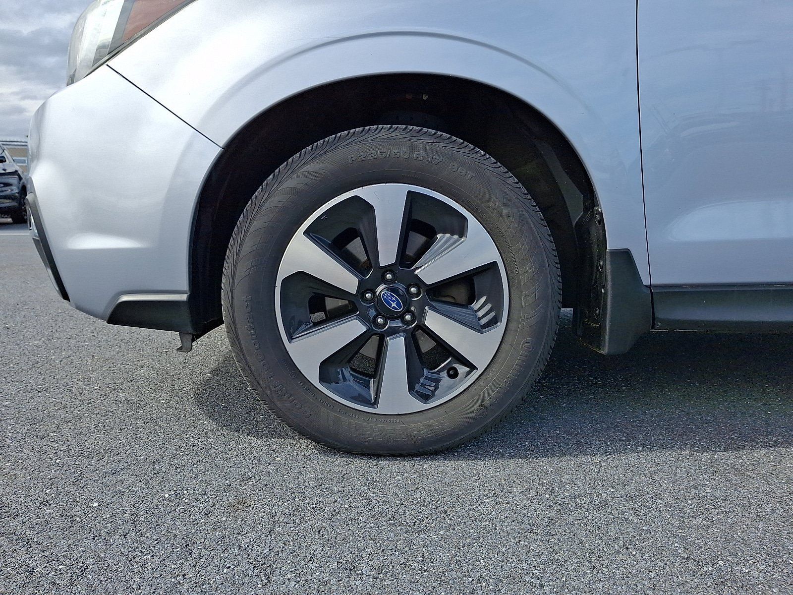 Used 2017 Subaru Forester 2.5i Premium w/ All-Weather Package AWD/4WD image 9