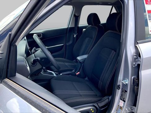 Used 2025 Hyundai Venue SEL FWD image 8