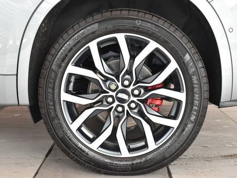 Used 2024 Cadillac XT6 Sport w/ Technology Package AWD/4WD image 9