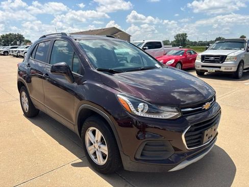 Used 2022 Chevrolet Trax LT w/ LT Convenience Package AWD/4WD image 1