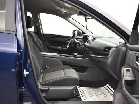 Used 2024 Nissan Rogue SV FWD image 17