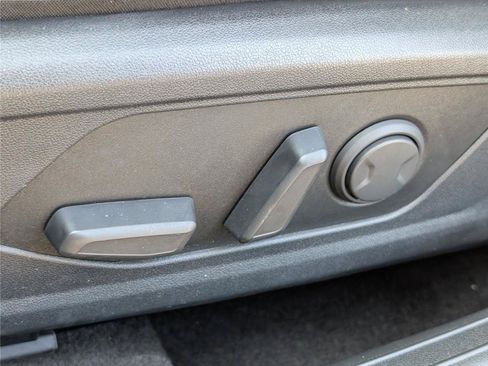 Used 2025 Hyundai Elantra Limited FWD image 20