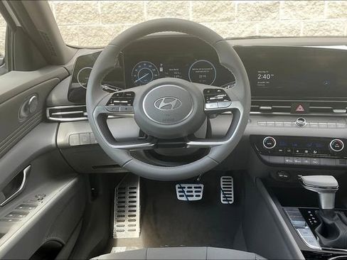 New 2025 Hyundai Elantra SEL image 14