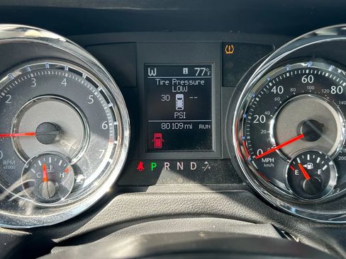 Used 2011 Chrysler Town & Country Touring-L w/ Entertainment Group #2 image 12