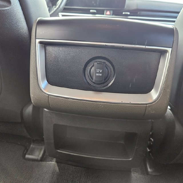 Used 2025 Kia Carnival FWD image 21
