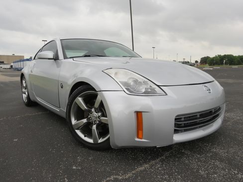 Used 2008 Nissan 350Z Enthusiast w/ Cargo Convenience Pkg RWD image 2